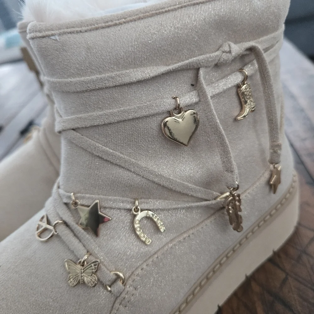 Steve Madden Kids' SIGMA Sand Lug Faux Fur Girls' Ankle Boot. Size 4. New.